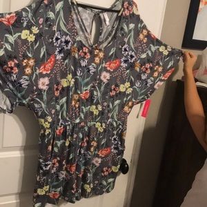 NWT. Grey Romper xL